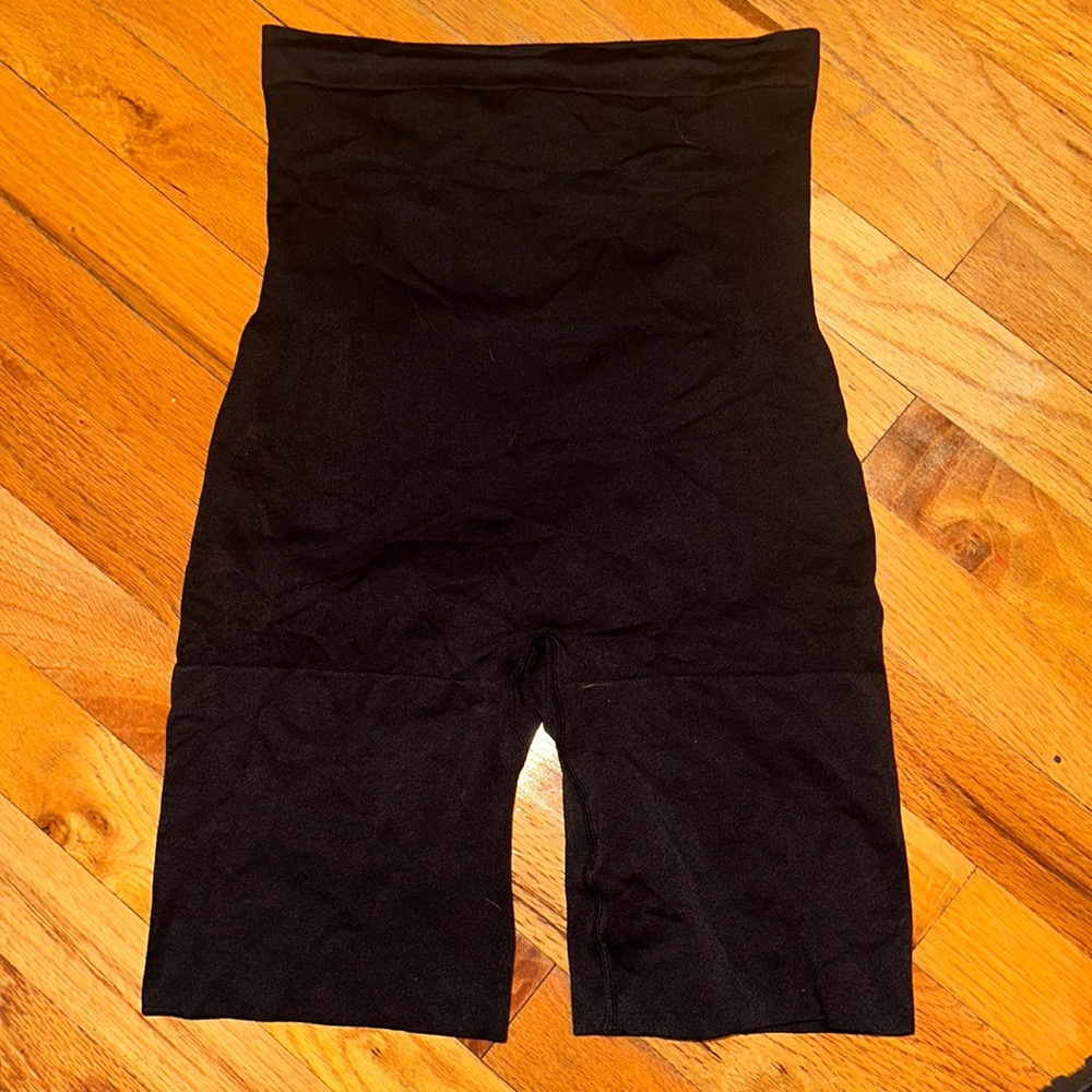 Curve Necessities Shaper Size Large NWOT
